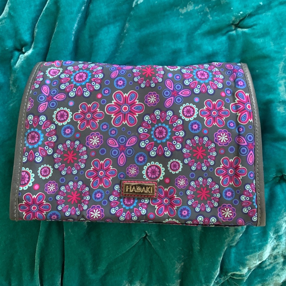 Hadaki hanging make up bag
